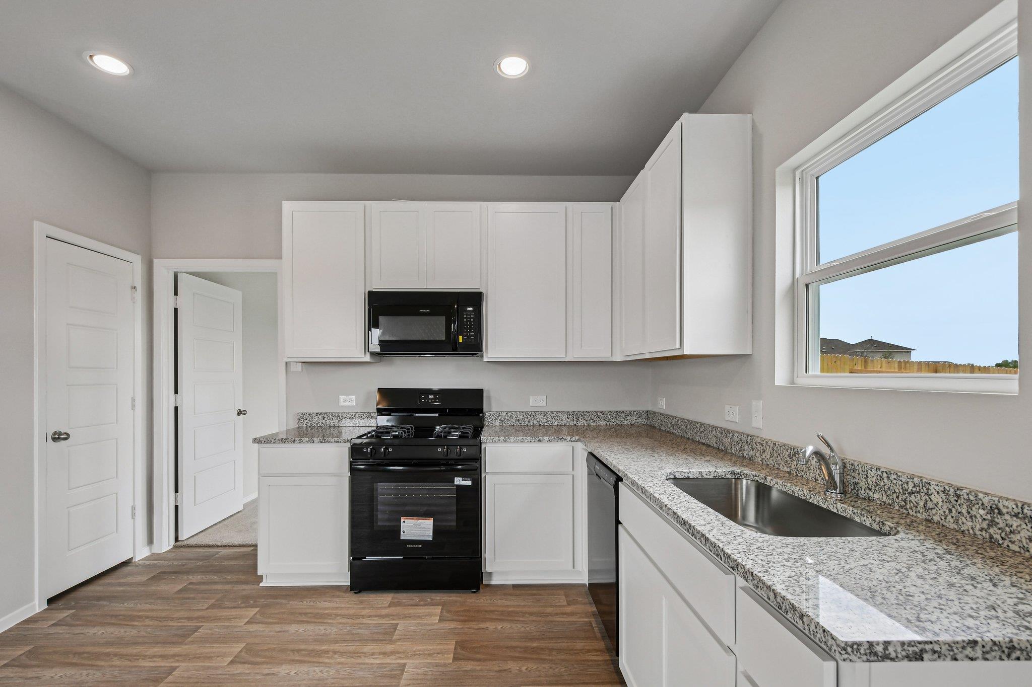 251 Haywood Mnr, Maxwell, TX 78656