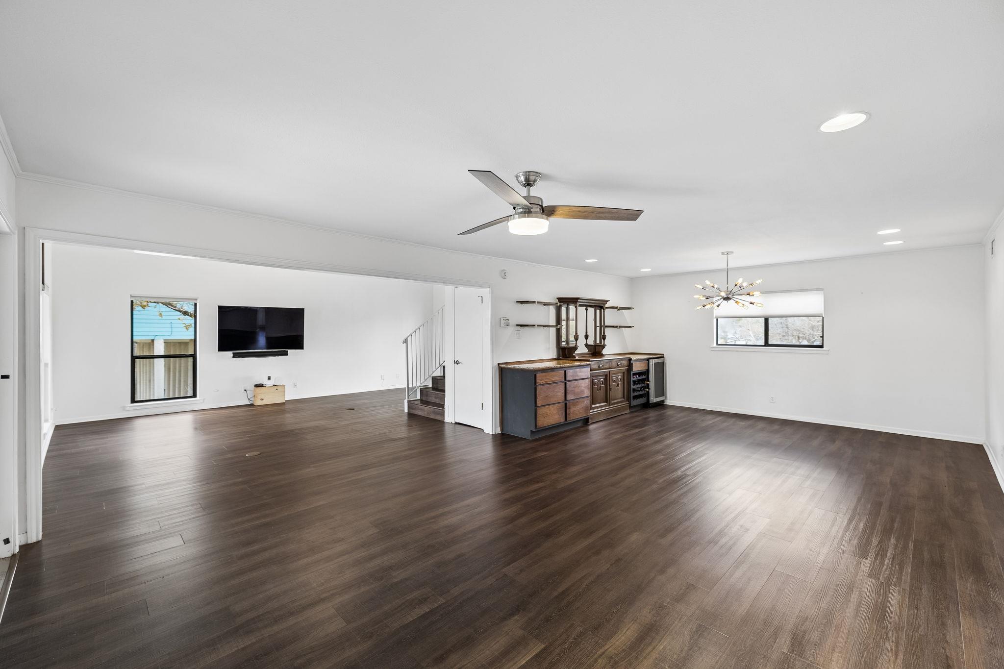 54 S Hampton Dr, Seguin, TX 78155