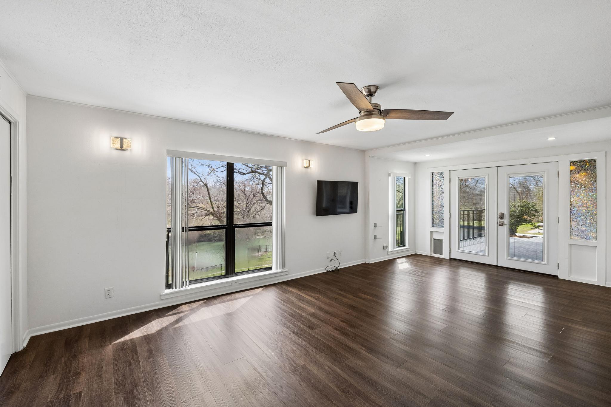 54 S Hampton Dr, Seguin, TX 78155