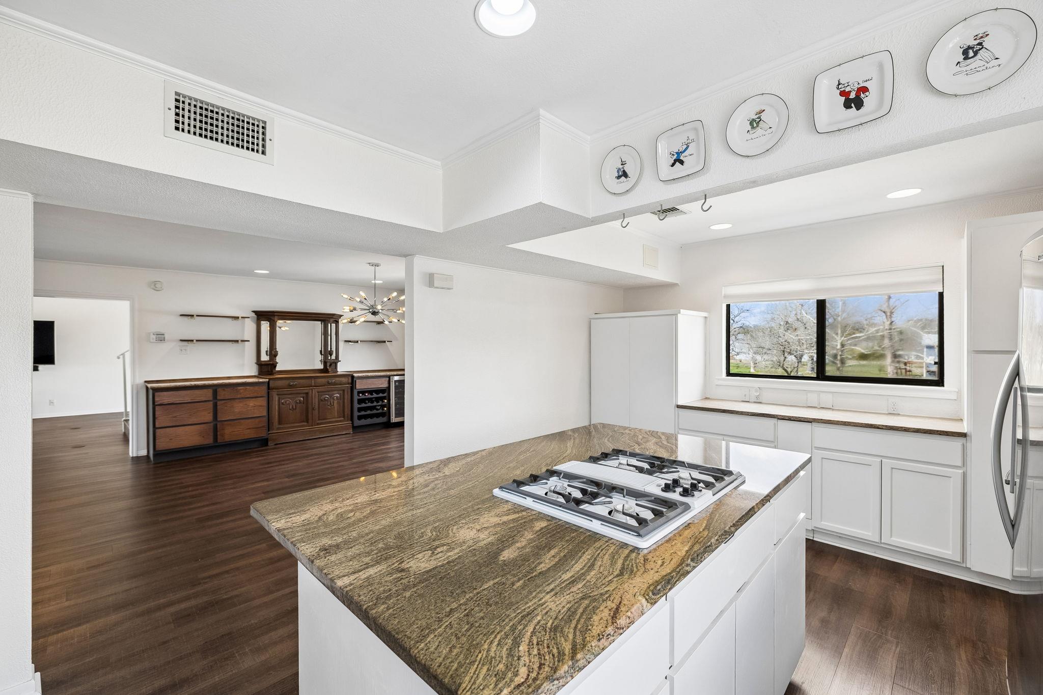 54 S Hampton Dr, Seguin, TX 78155