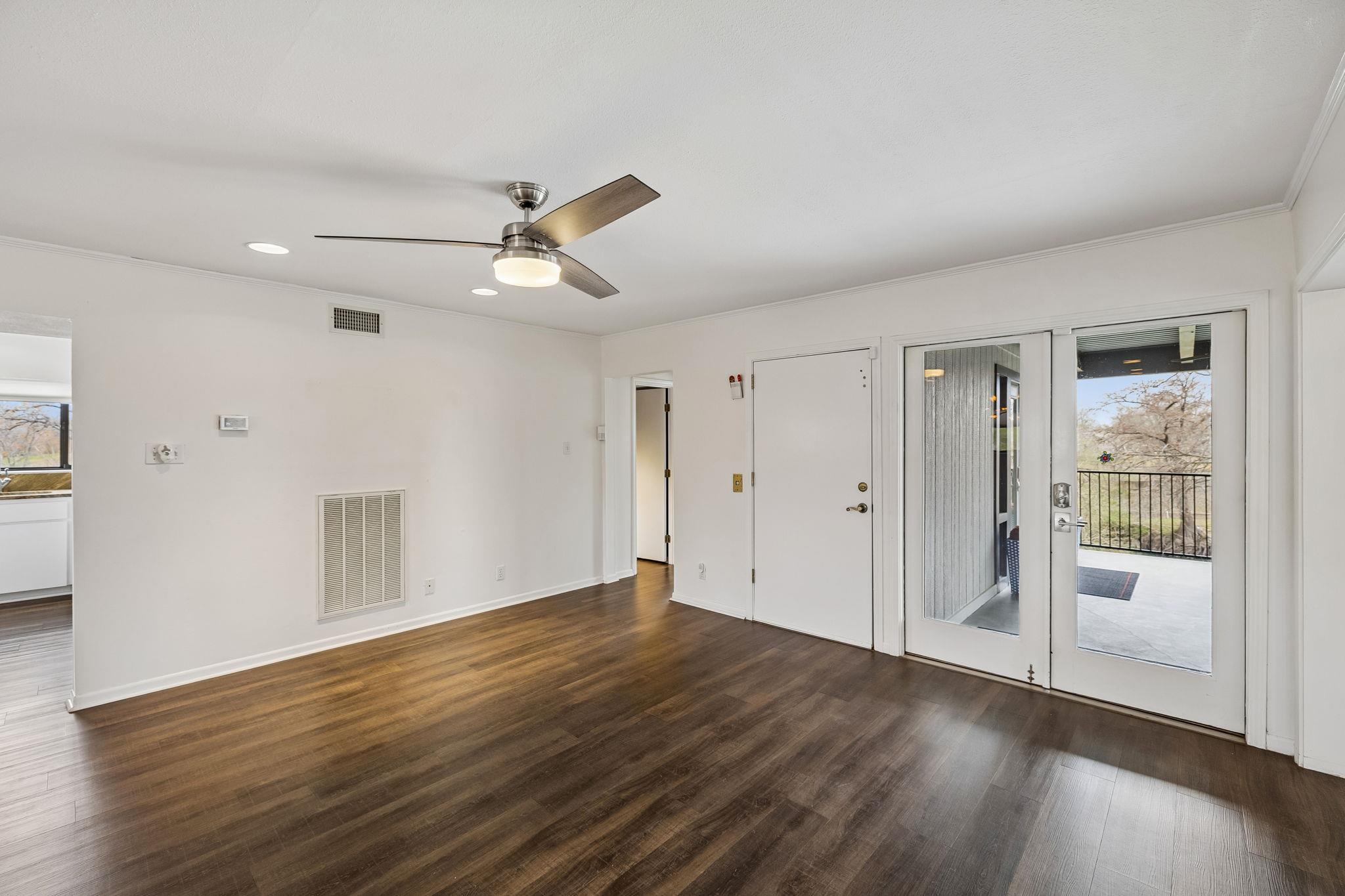 54 S Hampton Dr, Seguin, TX 78155