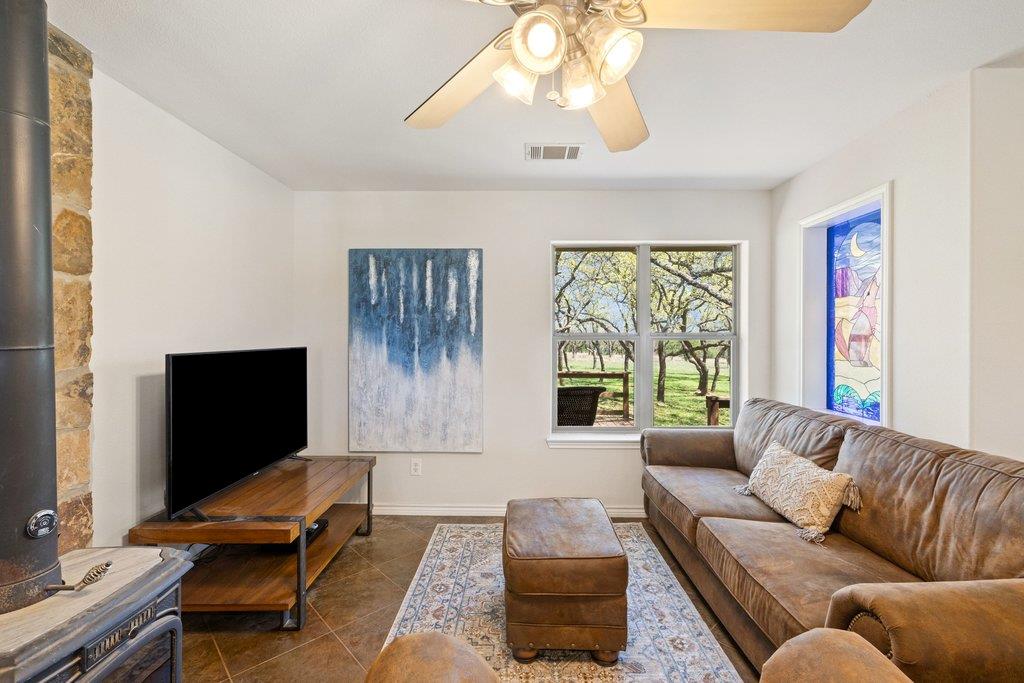 434 W Turner Ct, Johnson City, TX 78636