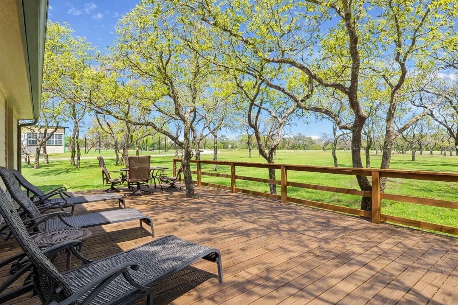 434 W Turner Ct, Johnson City, TX 78636