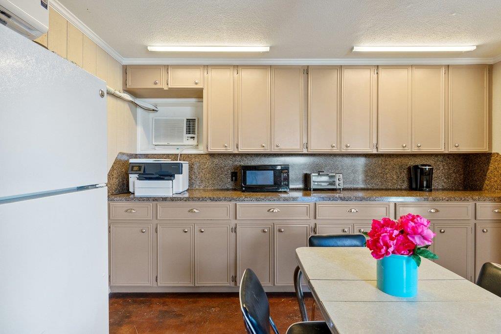 434 W Turner Ct, Johnson City, TX 78636