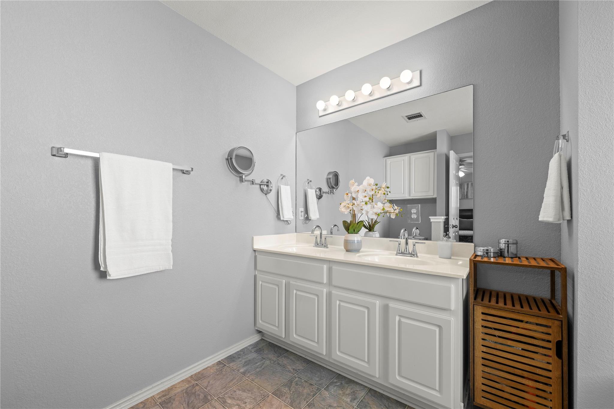 2008 Jesse Owens Dr, Austin, TX 78748