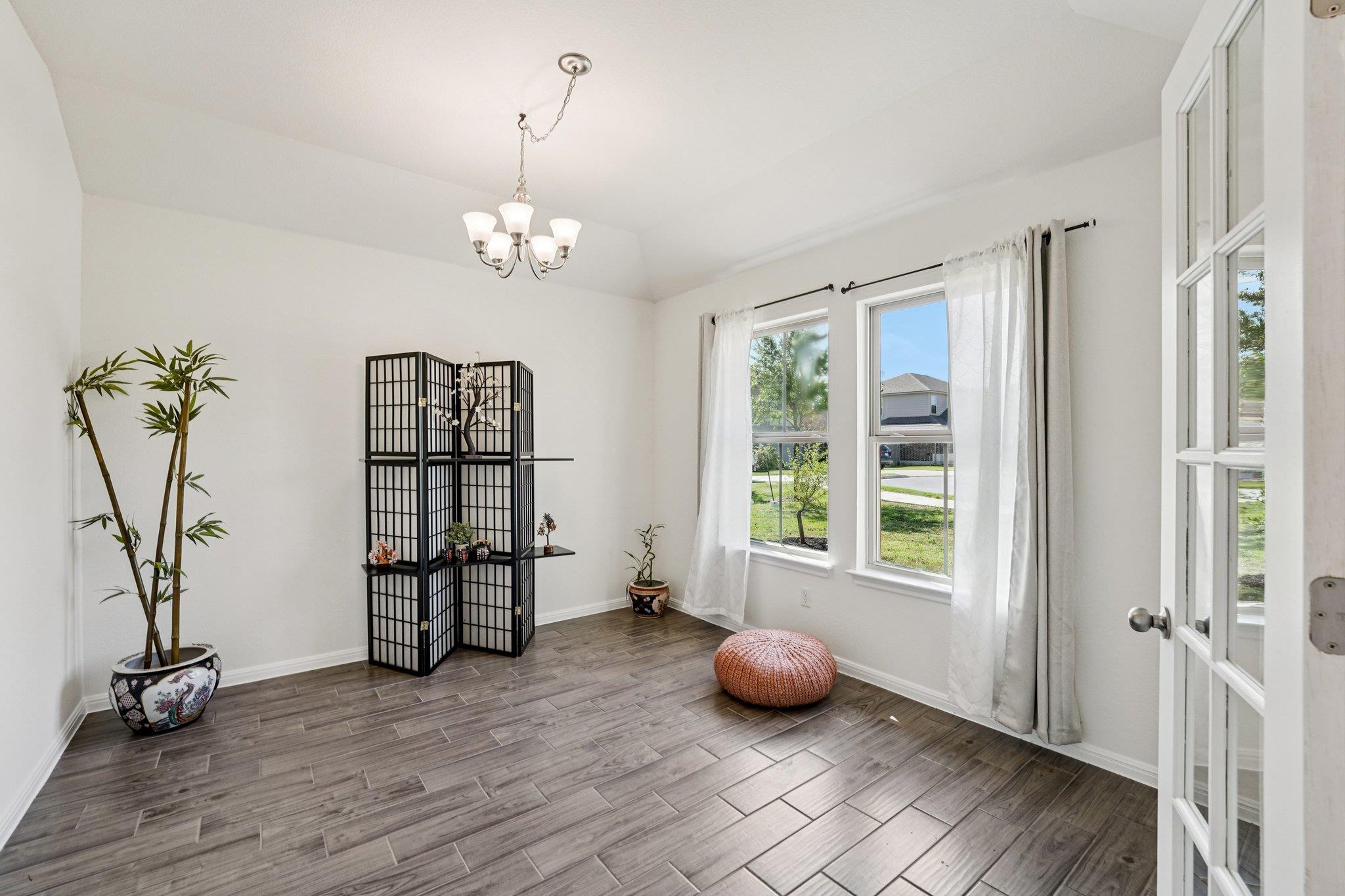 210 Helen Rd, Hutto, TX 78634