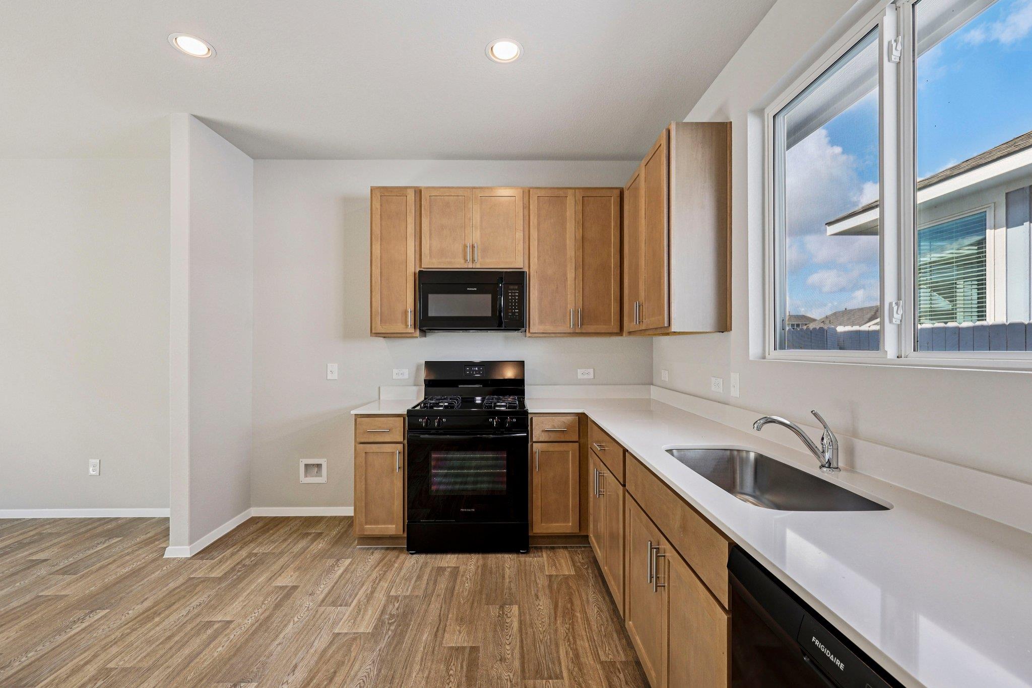 215 Cider Creek Dr, Elgin, TX 78621