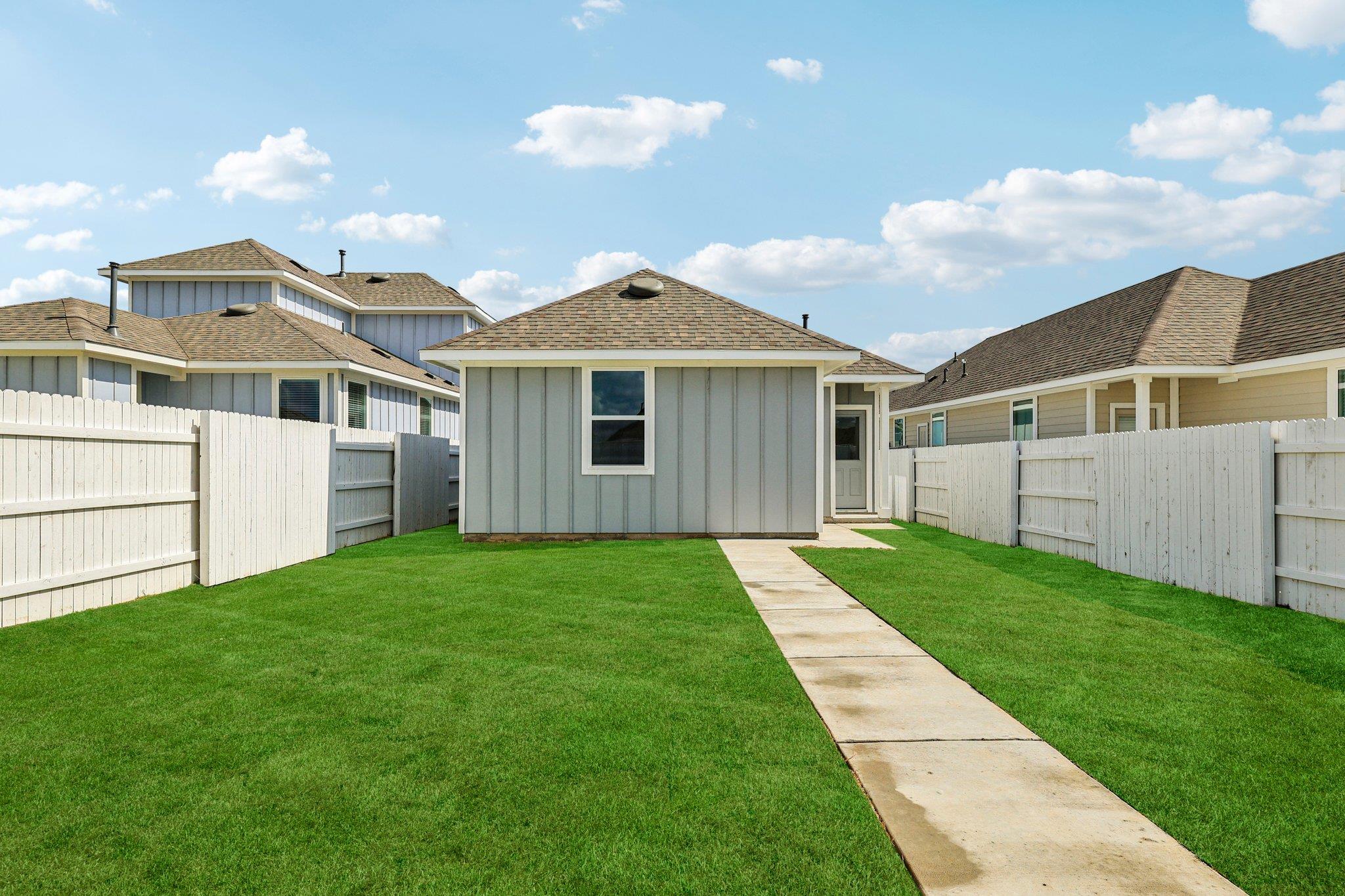 215 Cider Creek Dr, Elgin, TX 78621