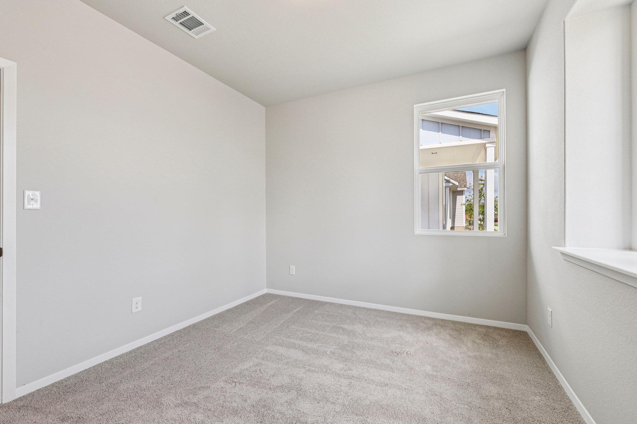 215 Cider Creek Dr, Elgin, TX 78621