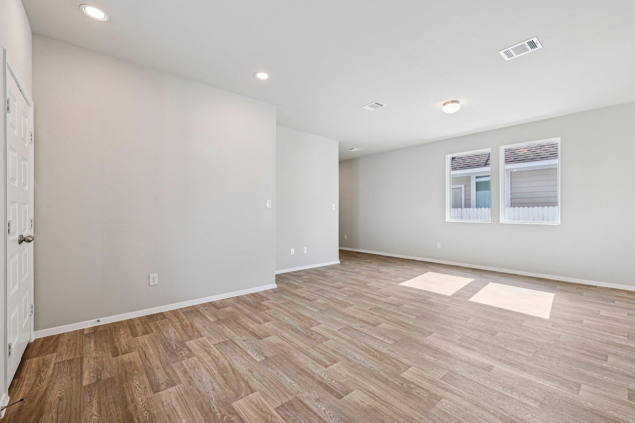 215 Cider Creek Dr, Elgin, TX 78621