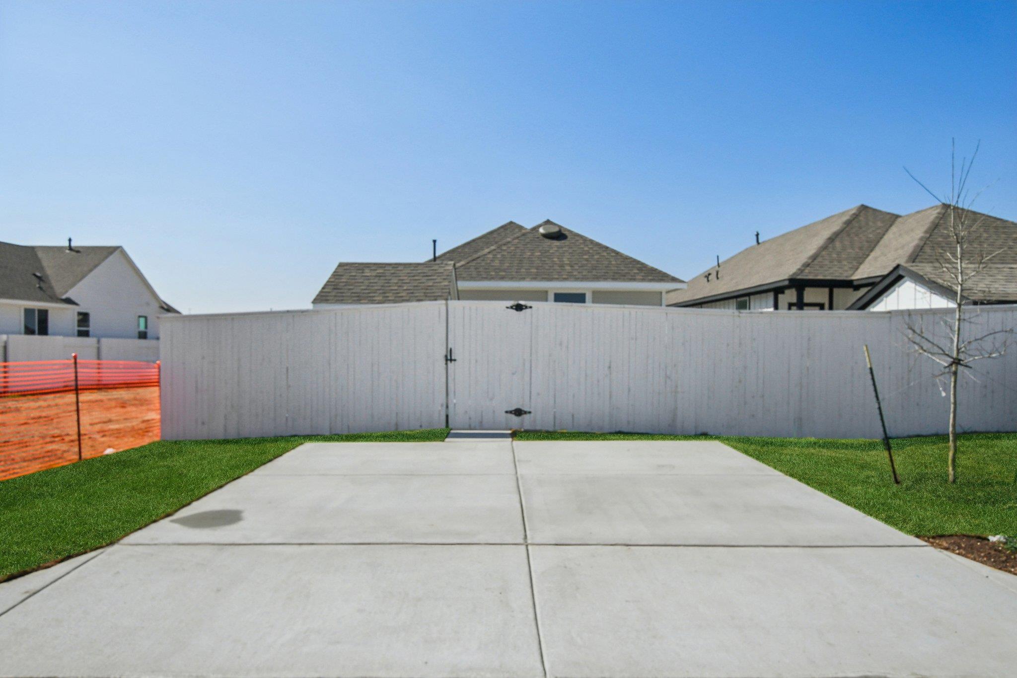 135 Summer Dr, Elgin, TX 78621