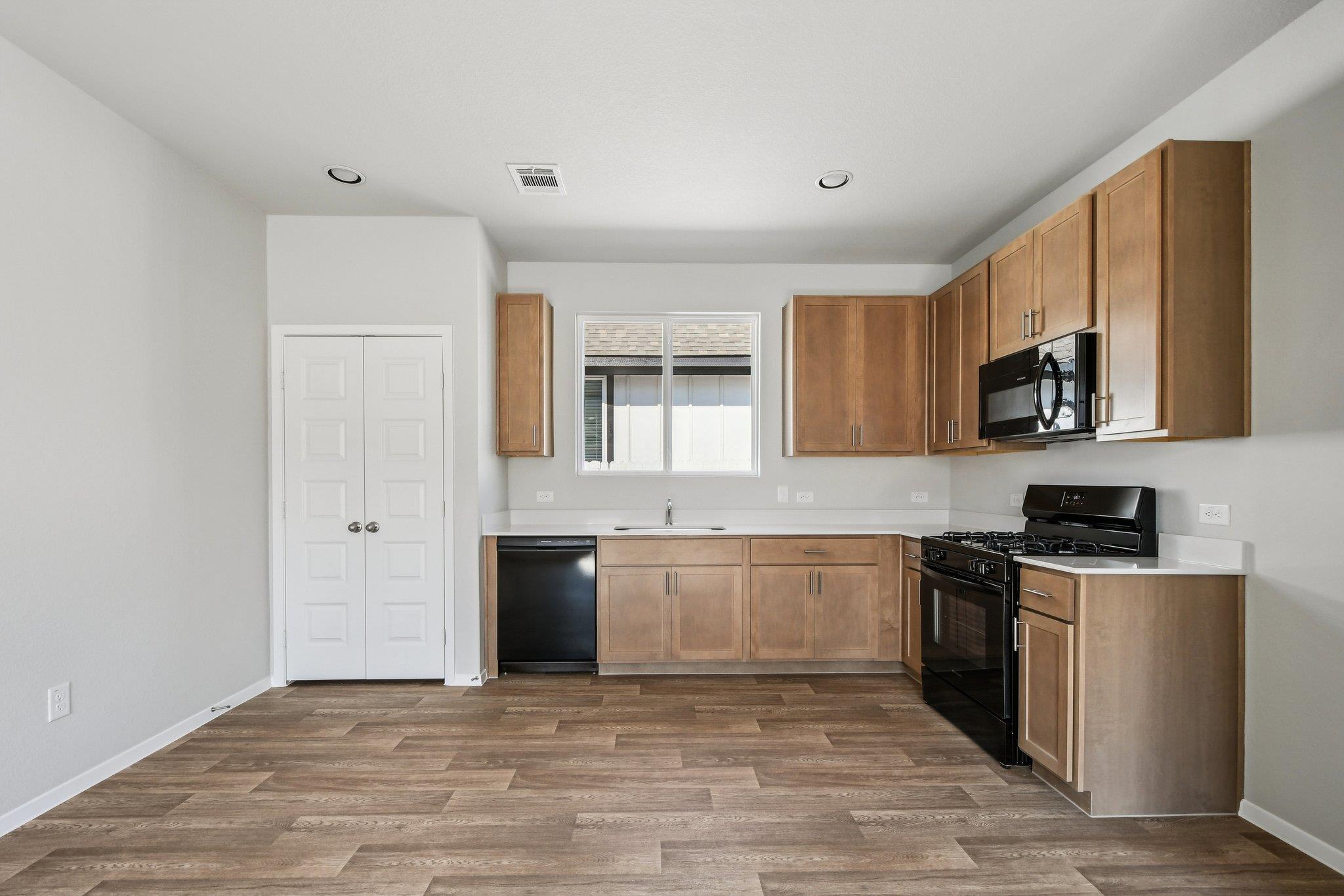 135 Summer Dr, Elgin, TX 78621