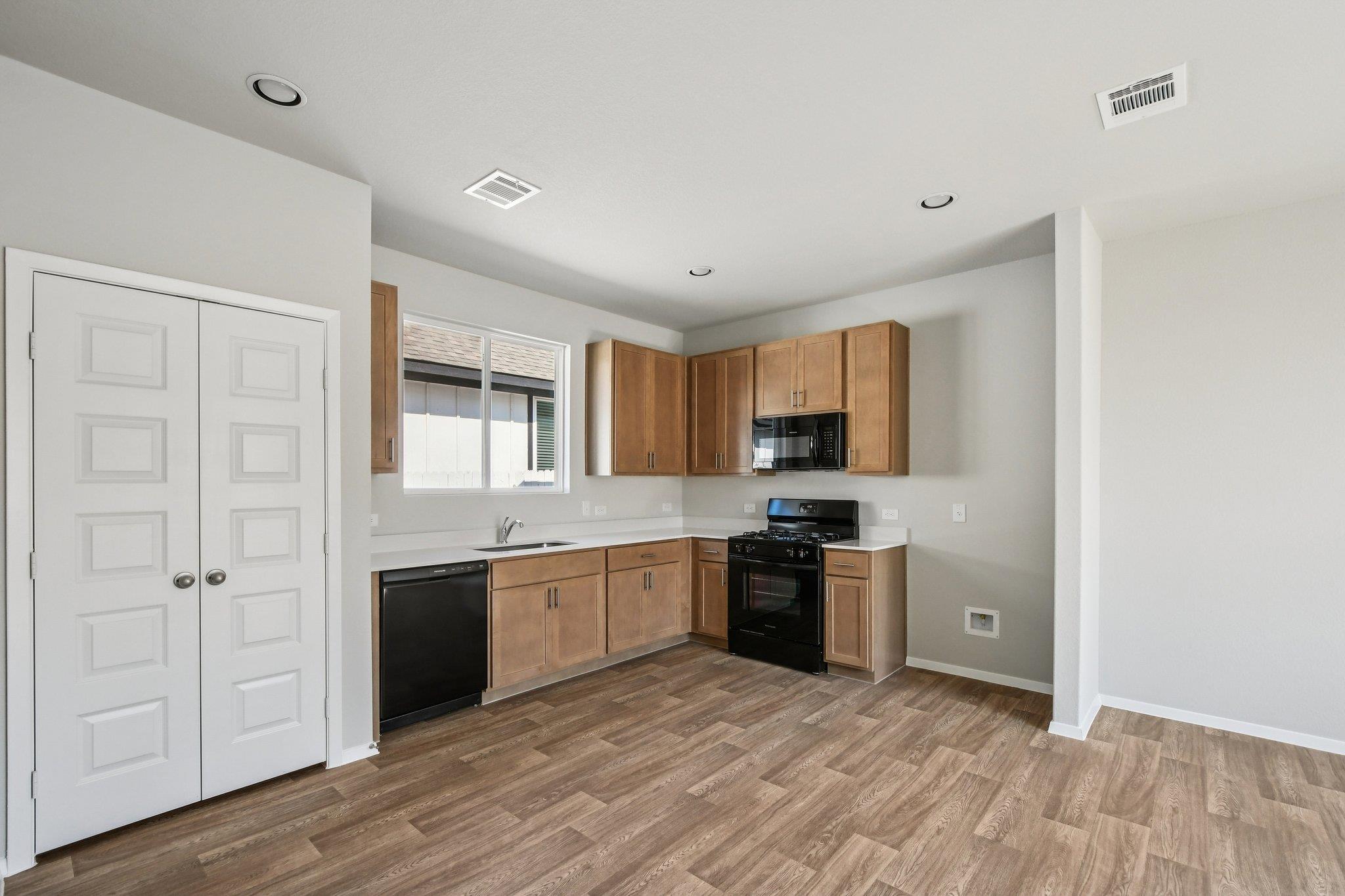 135 Summer Dr, Elgin, TX 78621