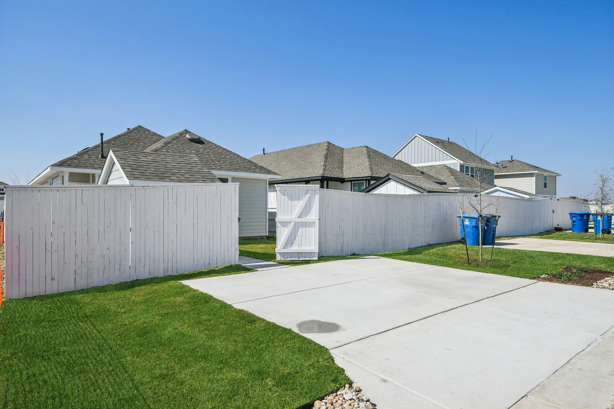 135 Summer Dr, Elgin, TX 78621