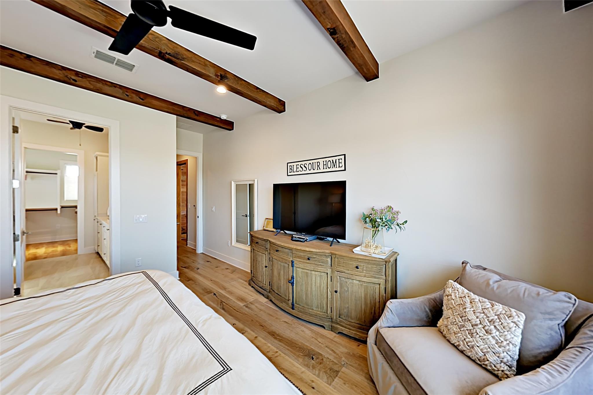 19517 Flying J Blvd # 6, Spicewood, TX 78669