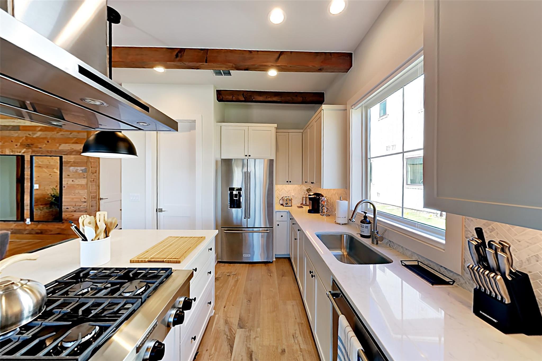 19517 Flying J Blvd # 6, Spicewood, TX 78669