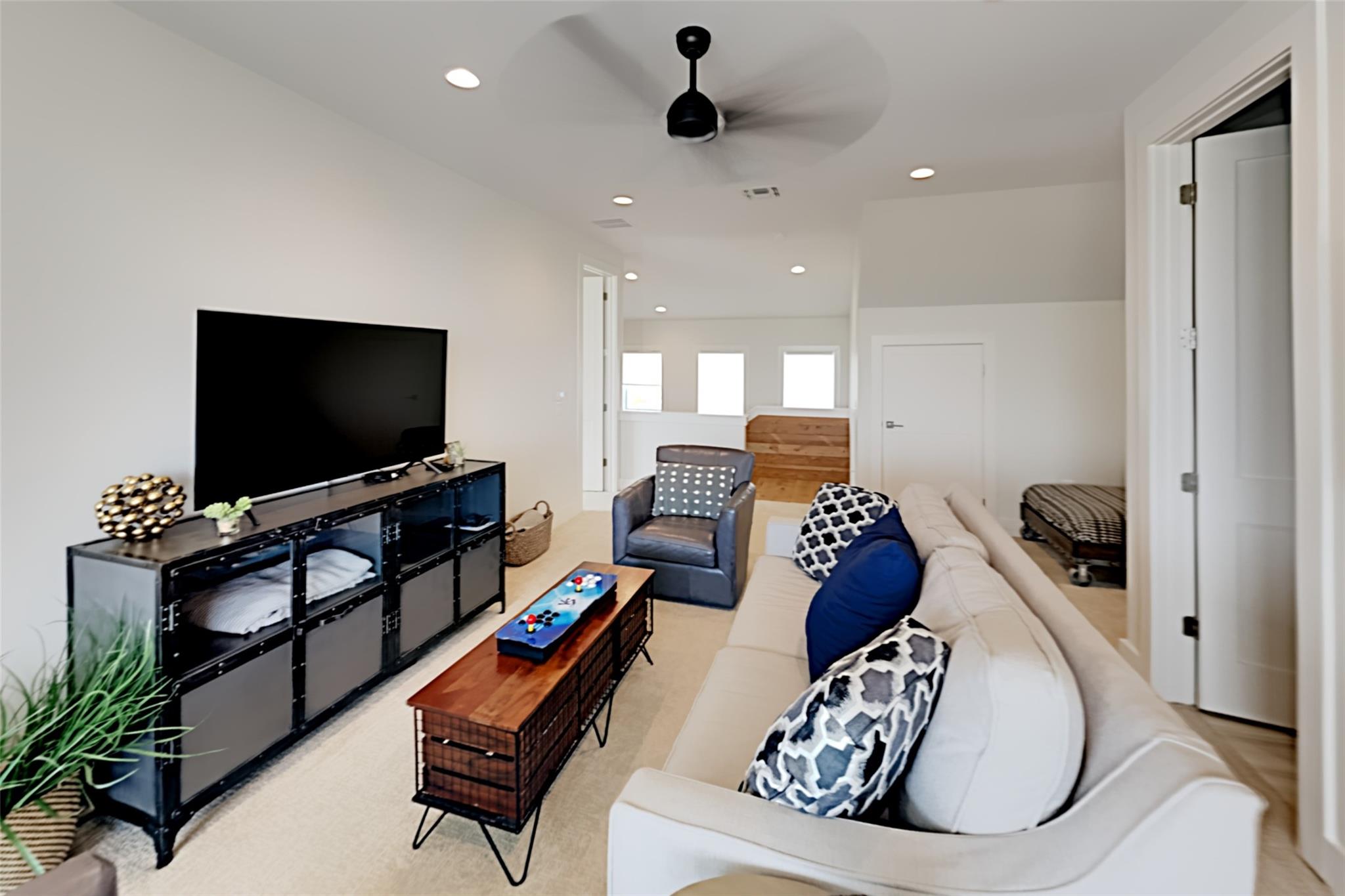 19517 Flying J Blvd # 6, Spicewood, TX 78669