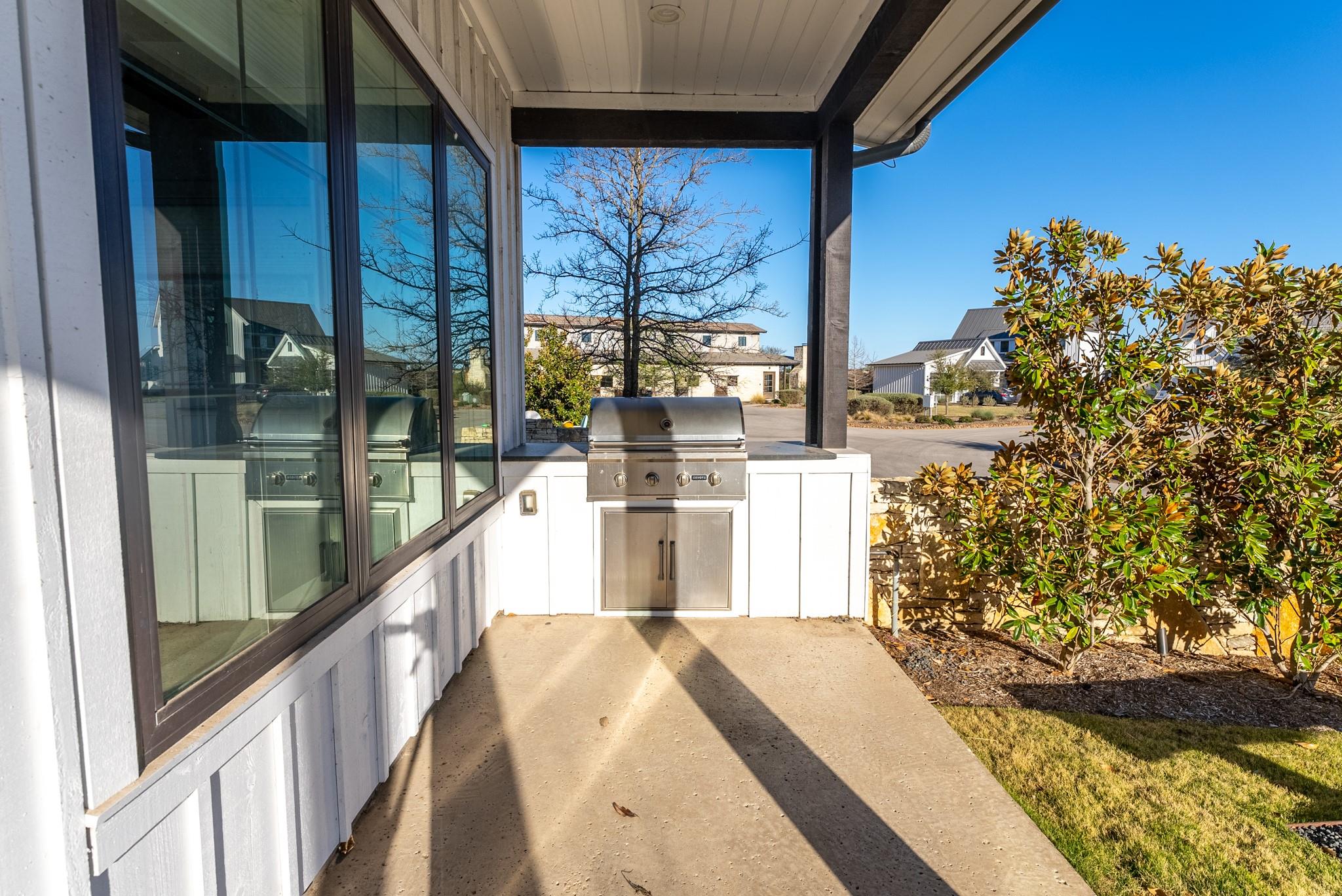 19517 Flying J Blvd # 6, Spicewood, TX 78669