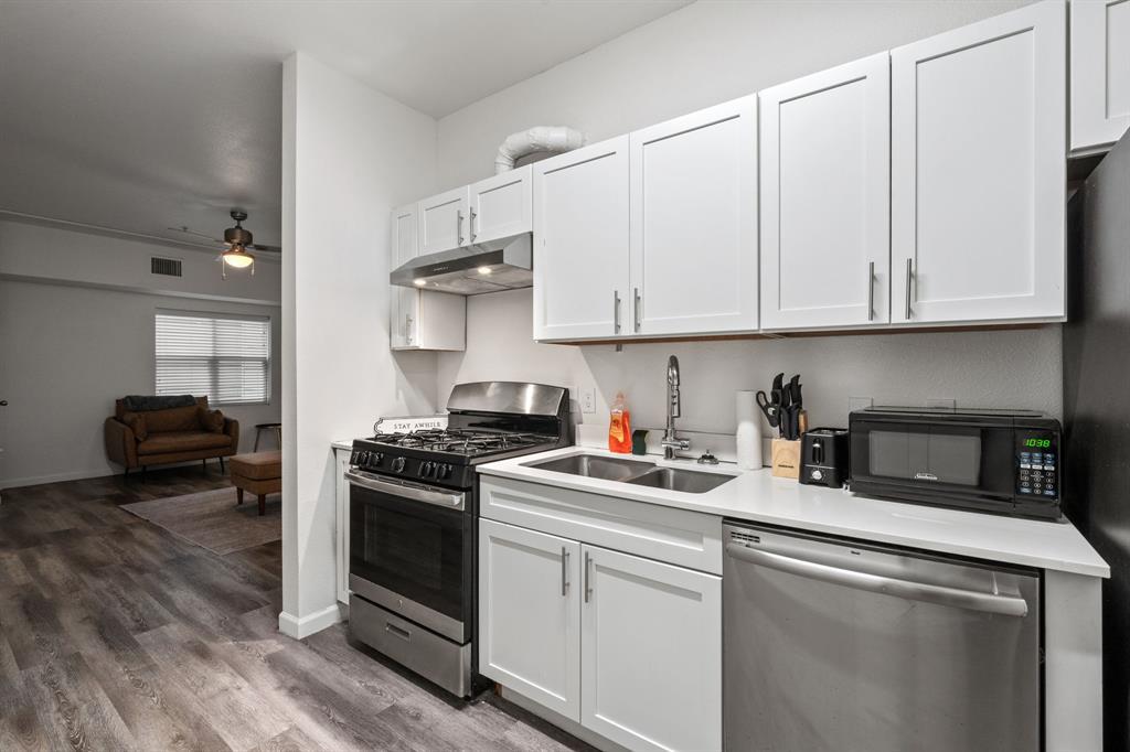 911 W 22 St # 401, Austin, TX 78705