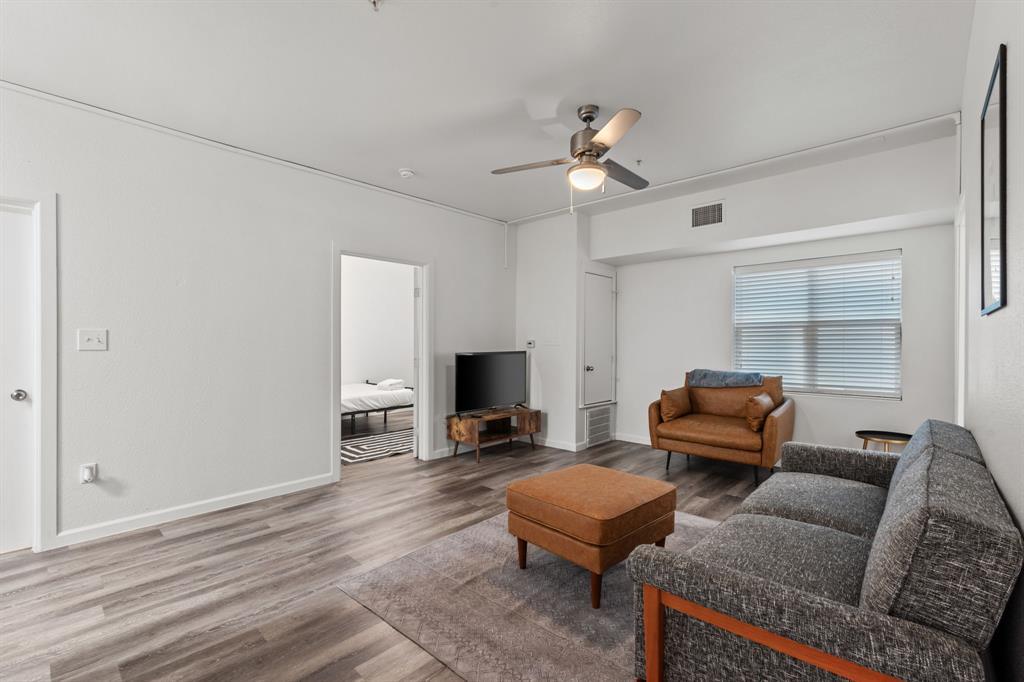 911 W 22 St # 401, Austin, TX 78705