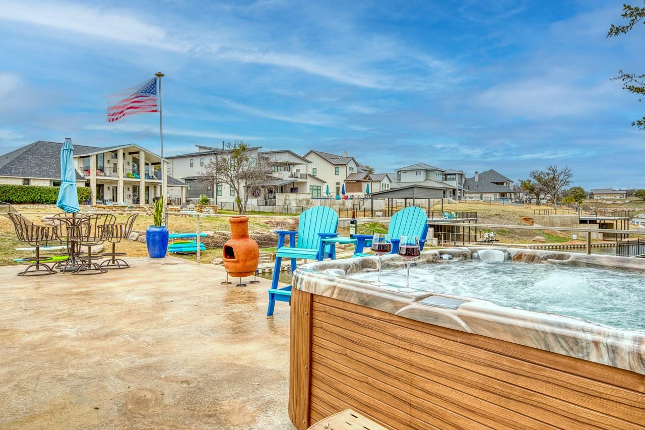 178 Sleepy Oaks Dr, Kingsland, TX 78639