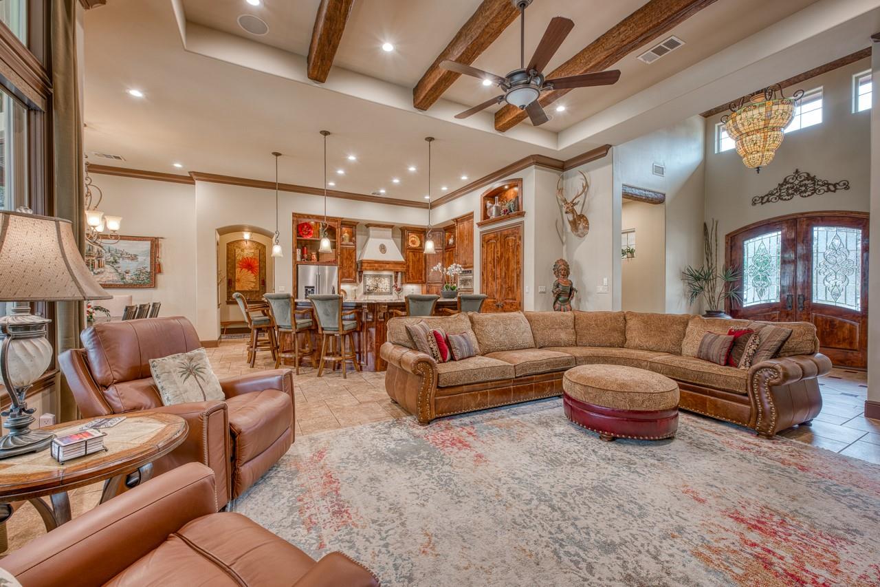 178 Sleepy Oaks Dr, Kingsland, TX 78639