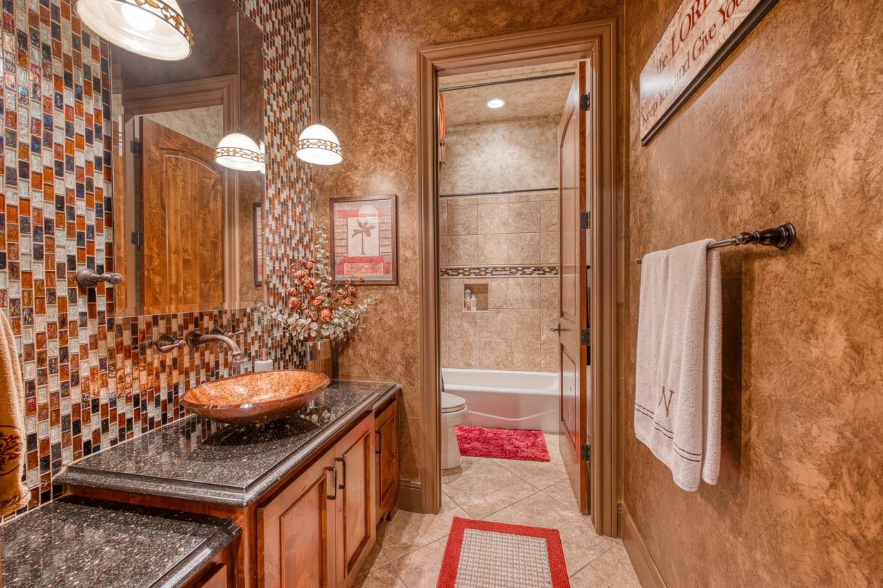 178 Sleepy Oaks Dr, Kingsland, TX 78639