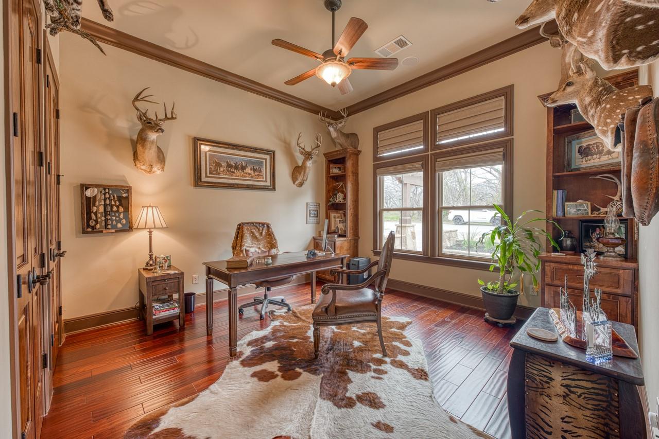 178 Sleepy Oaks Dr, Kingsland, TX 78639