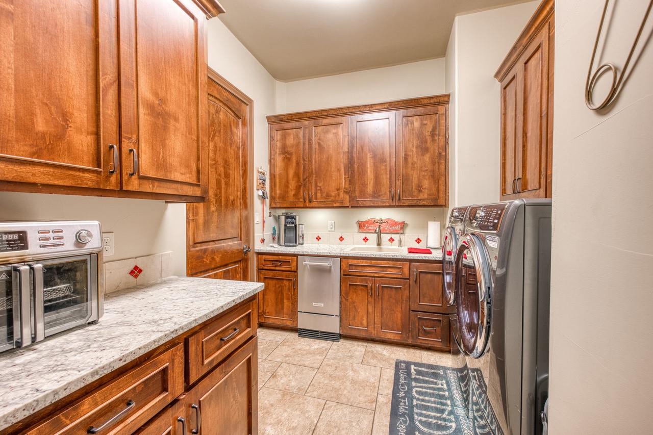 178 Sleepy Oaks Dr, Kingsland, TX 78639