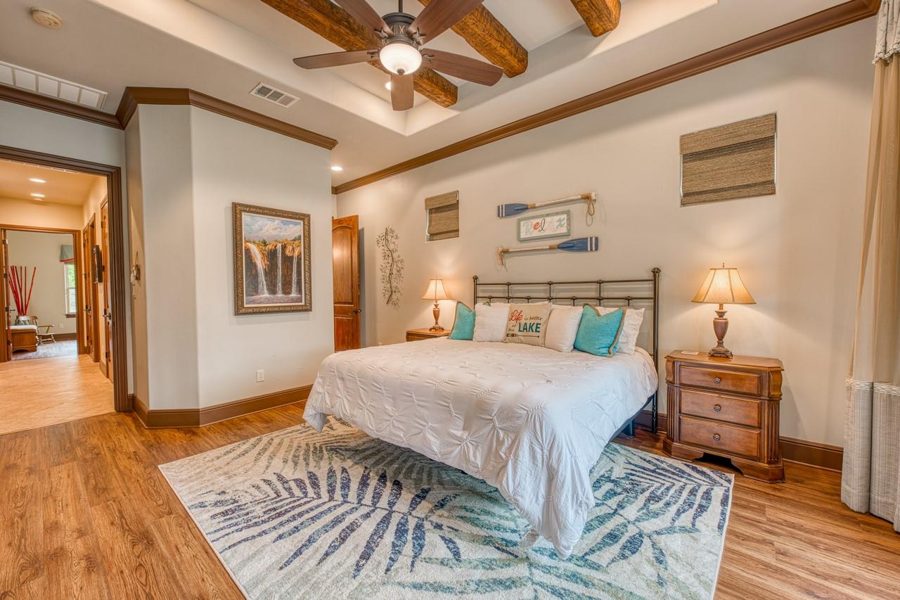 178 Sleepy Oaks Dr, Kingsland, TX 78639