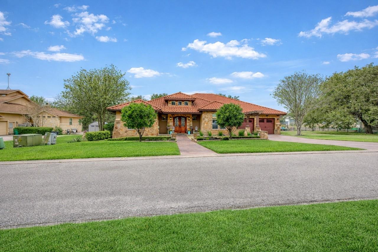 178 Sleepy Oaks Dr, Kingsland, TX 78639