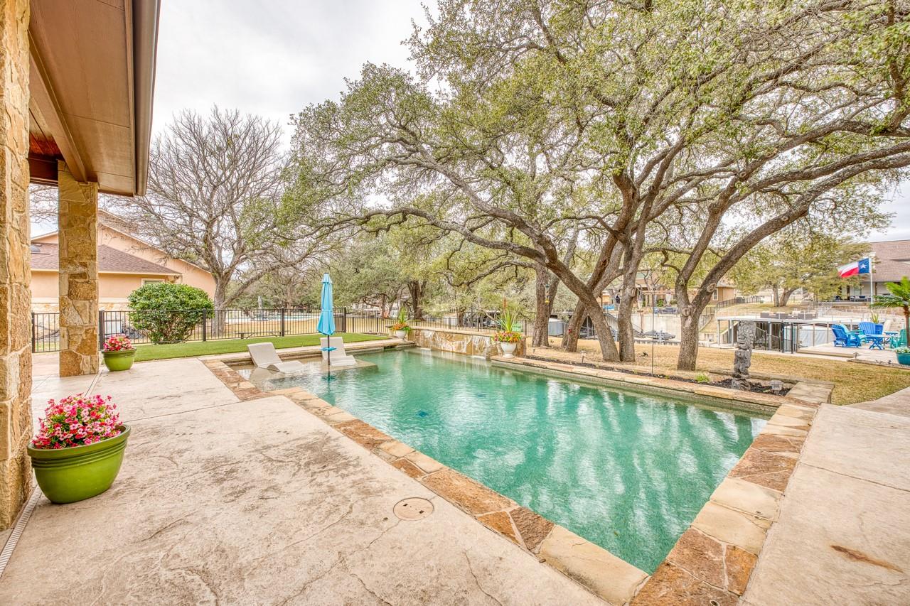 178 Sleepy Oaks Dr, Kingsland, TX 78639