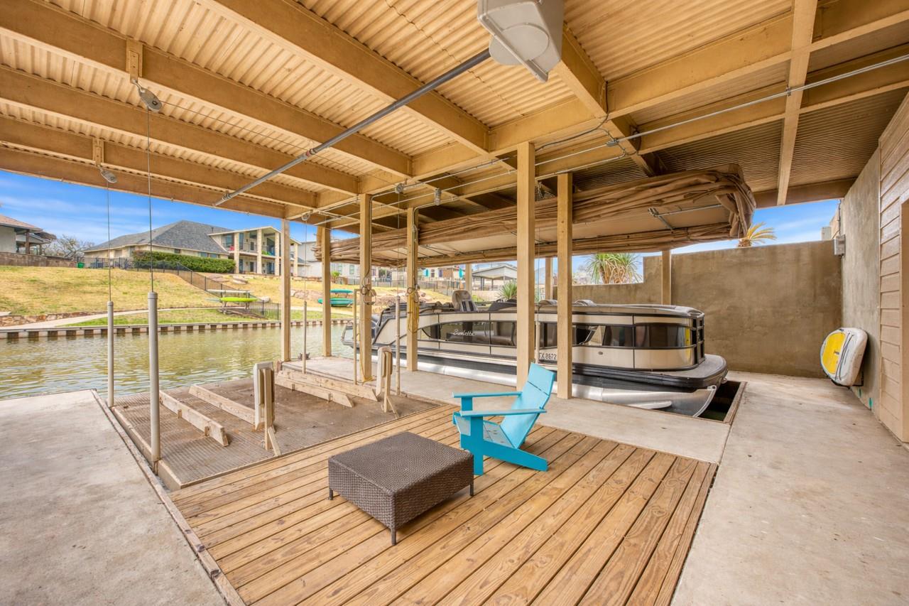 178 Sleepy Oaks Dr, Kingsland, TX 78639