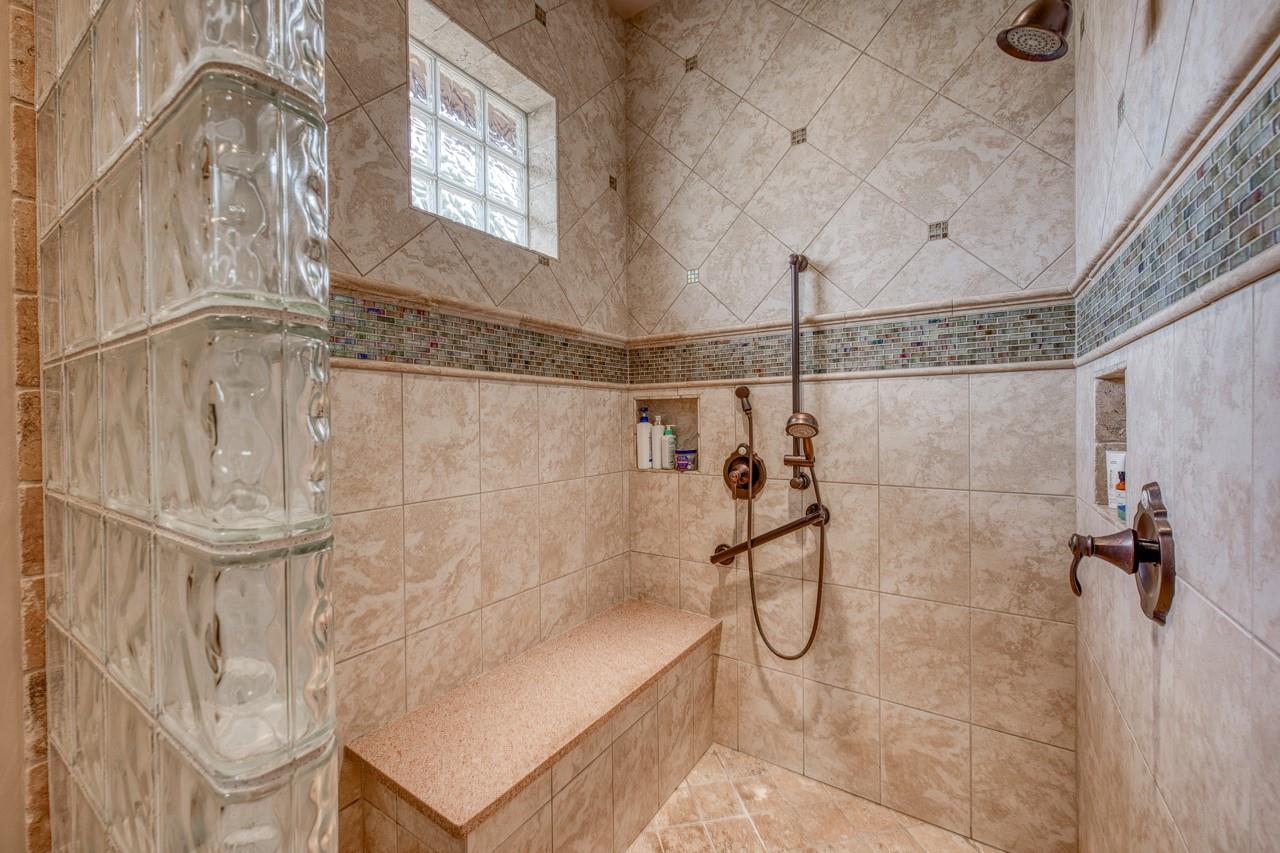 178 Sleepy Oaks Dr, Kingsland, TX 78639