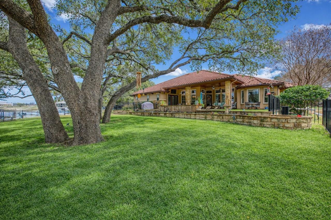 178 Sleepy Oaks Dr, Kingsland, TX 78639