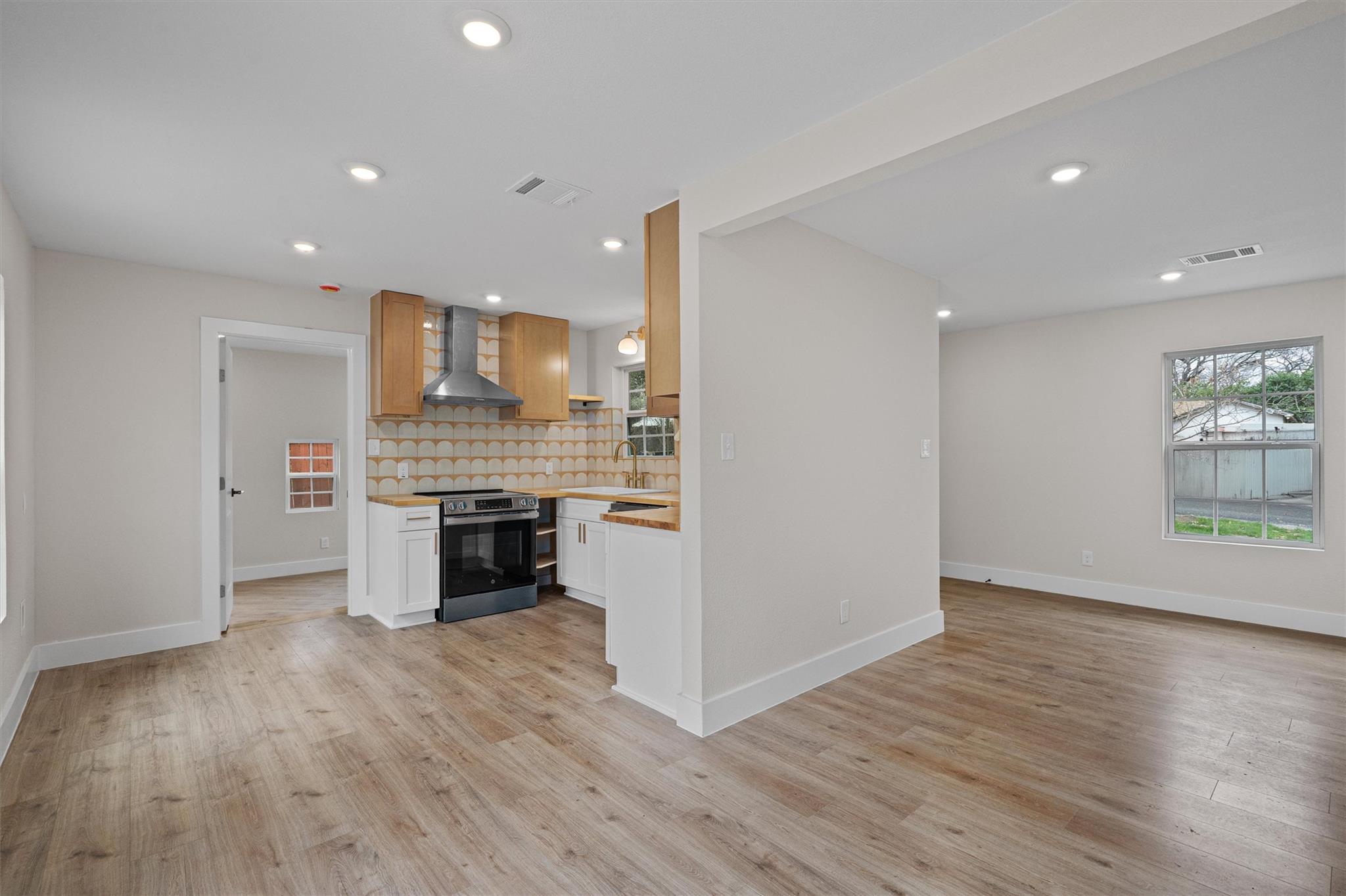 8801 Little Walnut Dr, Austin, TX 78753