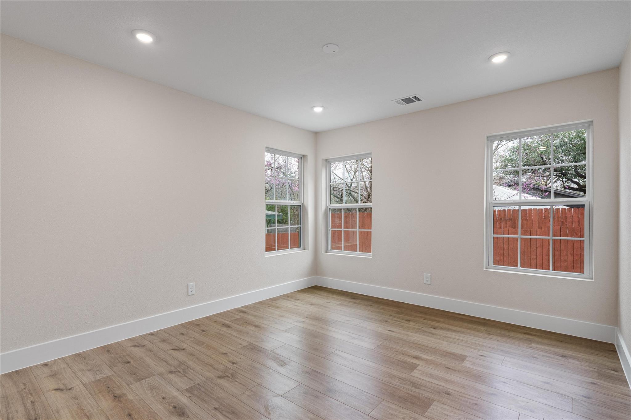 8801 Little Walnut Dr, Austin, TX 78753