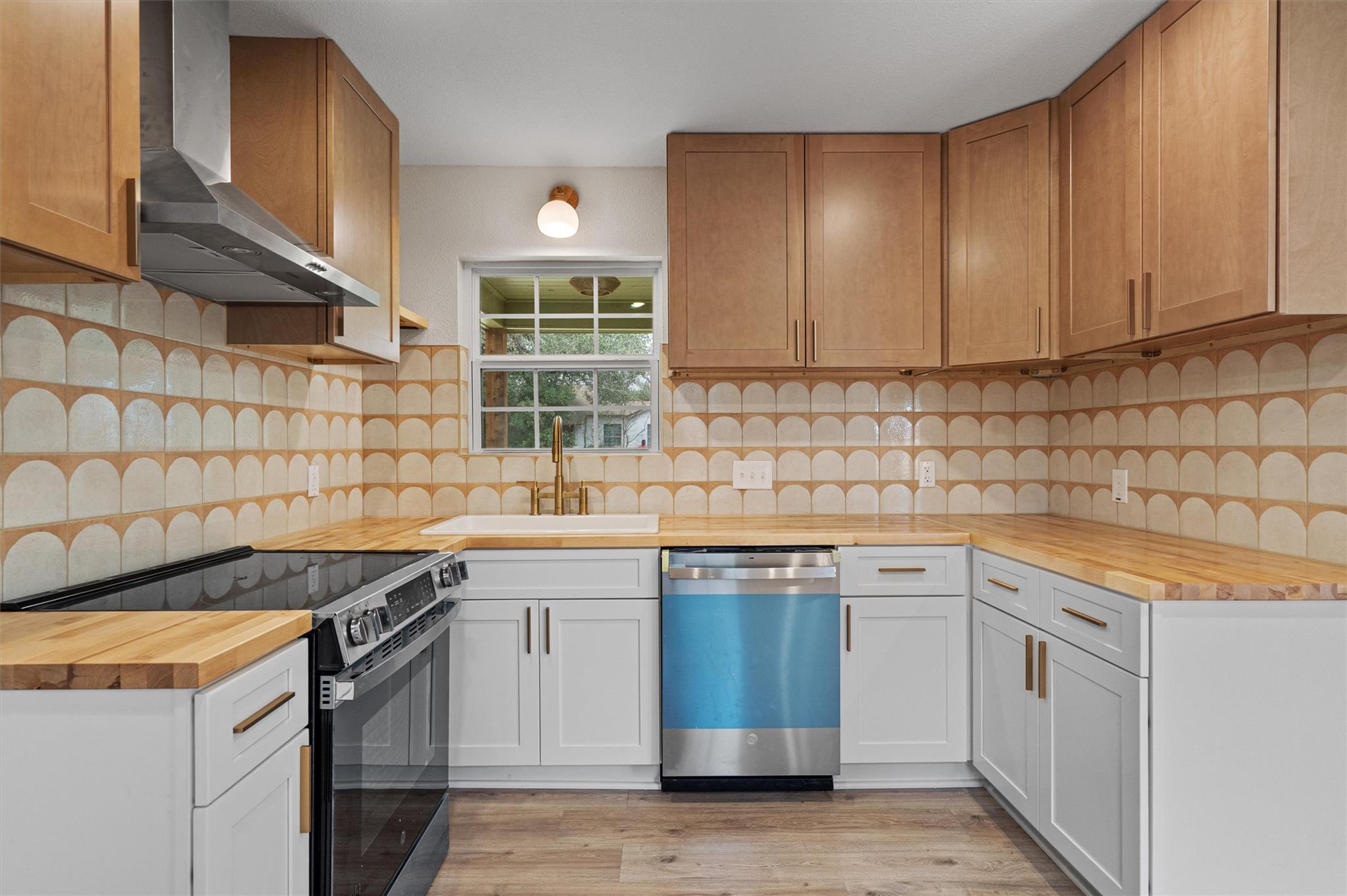 8801 Little Walnut Dr, Austin, TX 78753