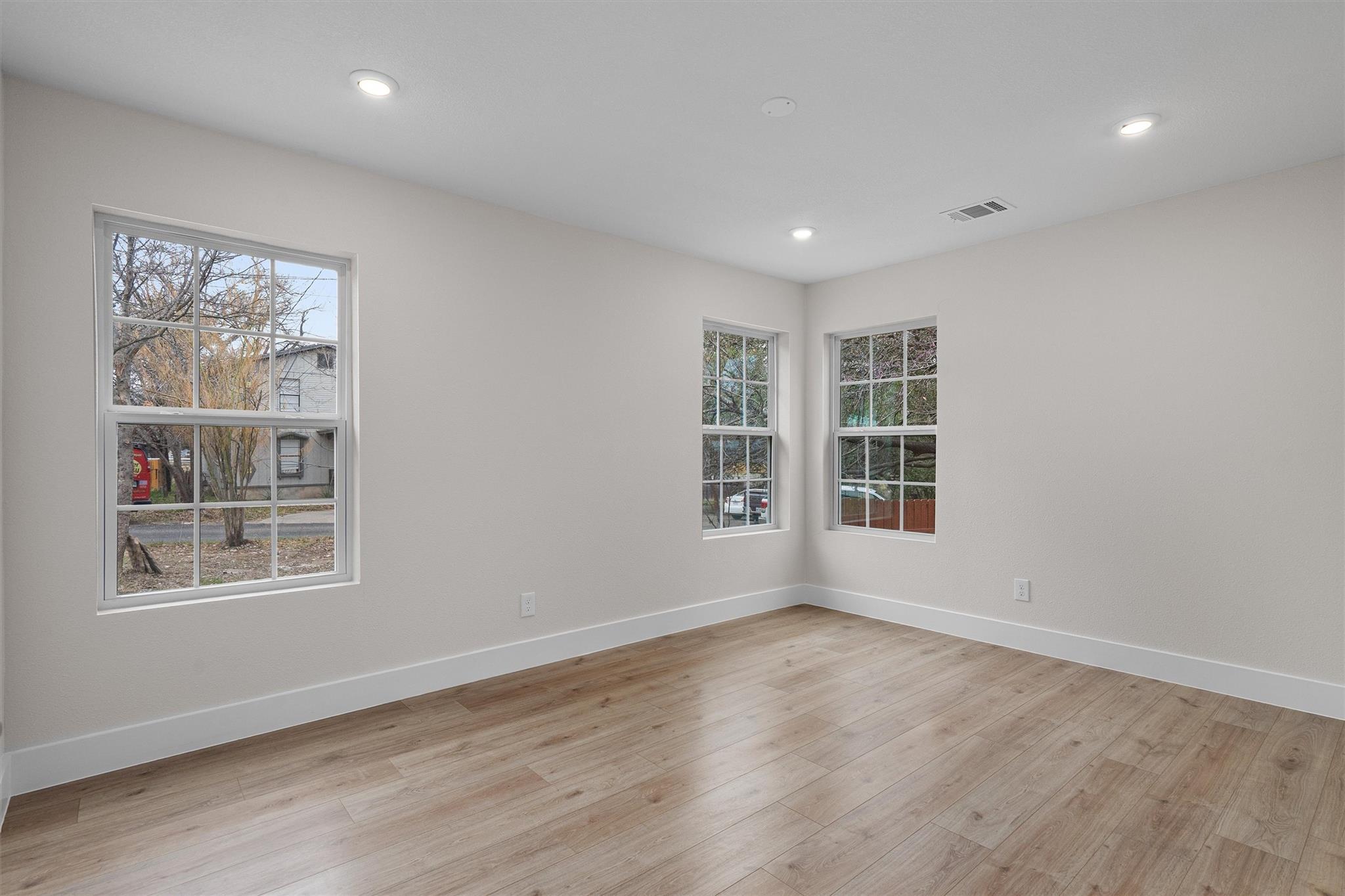 8801 Little Walnut Dr, Austin, TX 78753