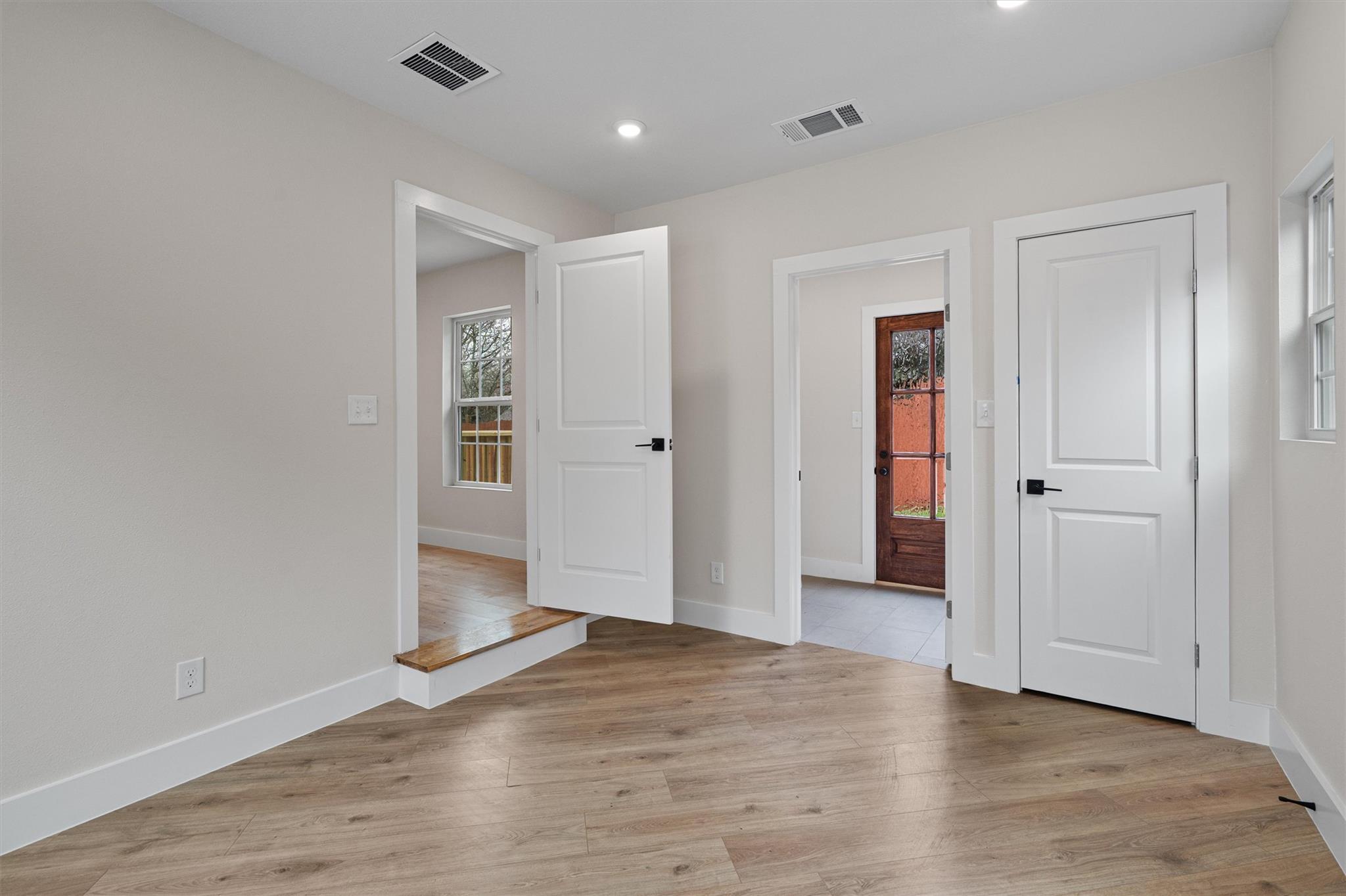 8801 Little Walnut Dr, Austin, TX 78753