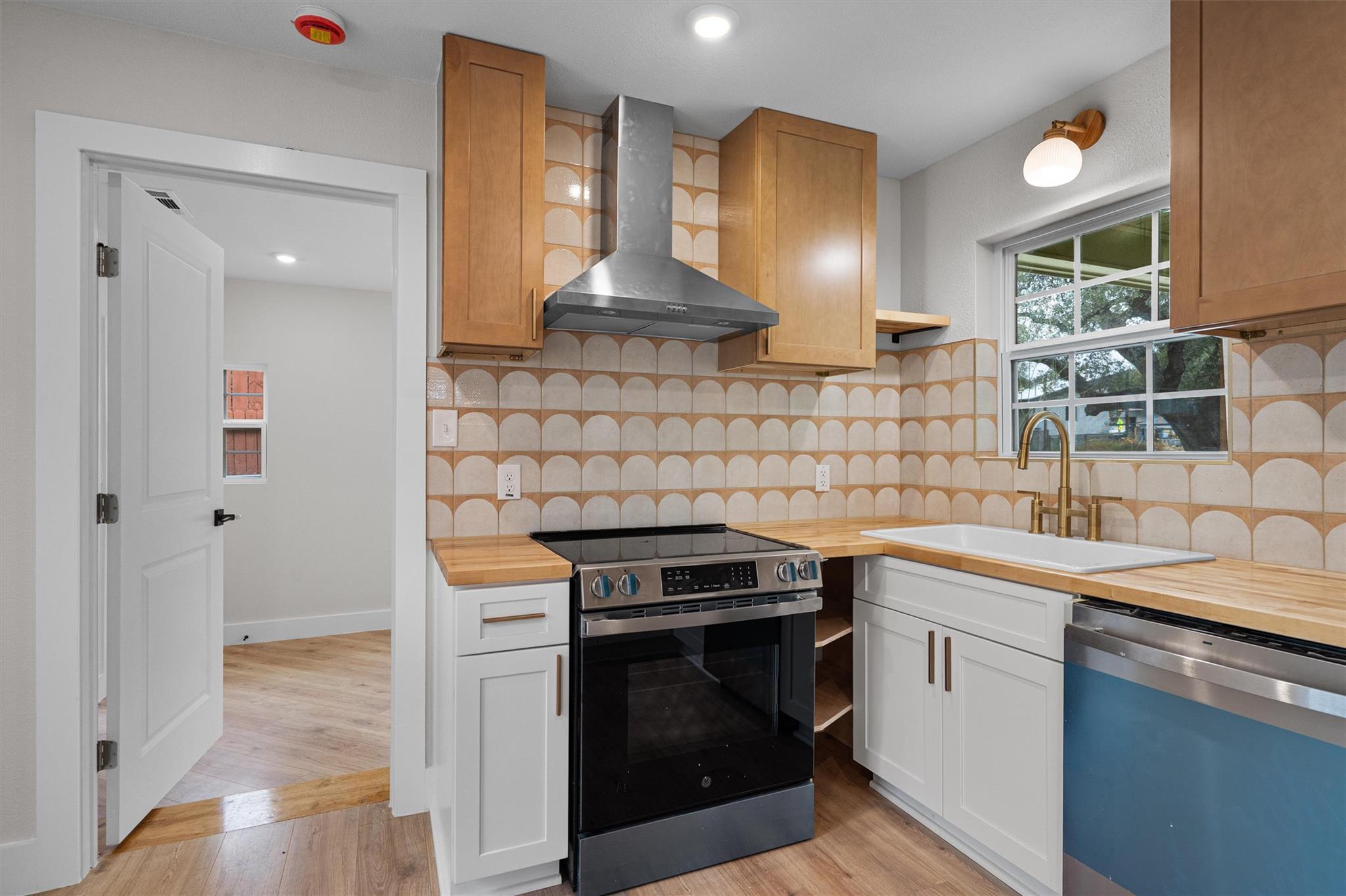 8801 Little Walnut Dr, Austin, TX 78753