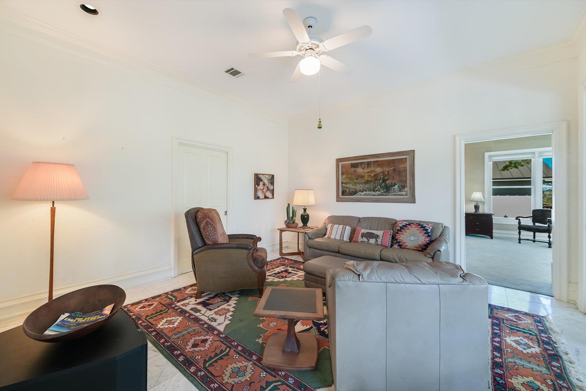 529 Buckeye Trl, West Lake Hills, TX 78746