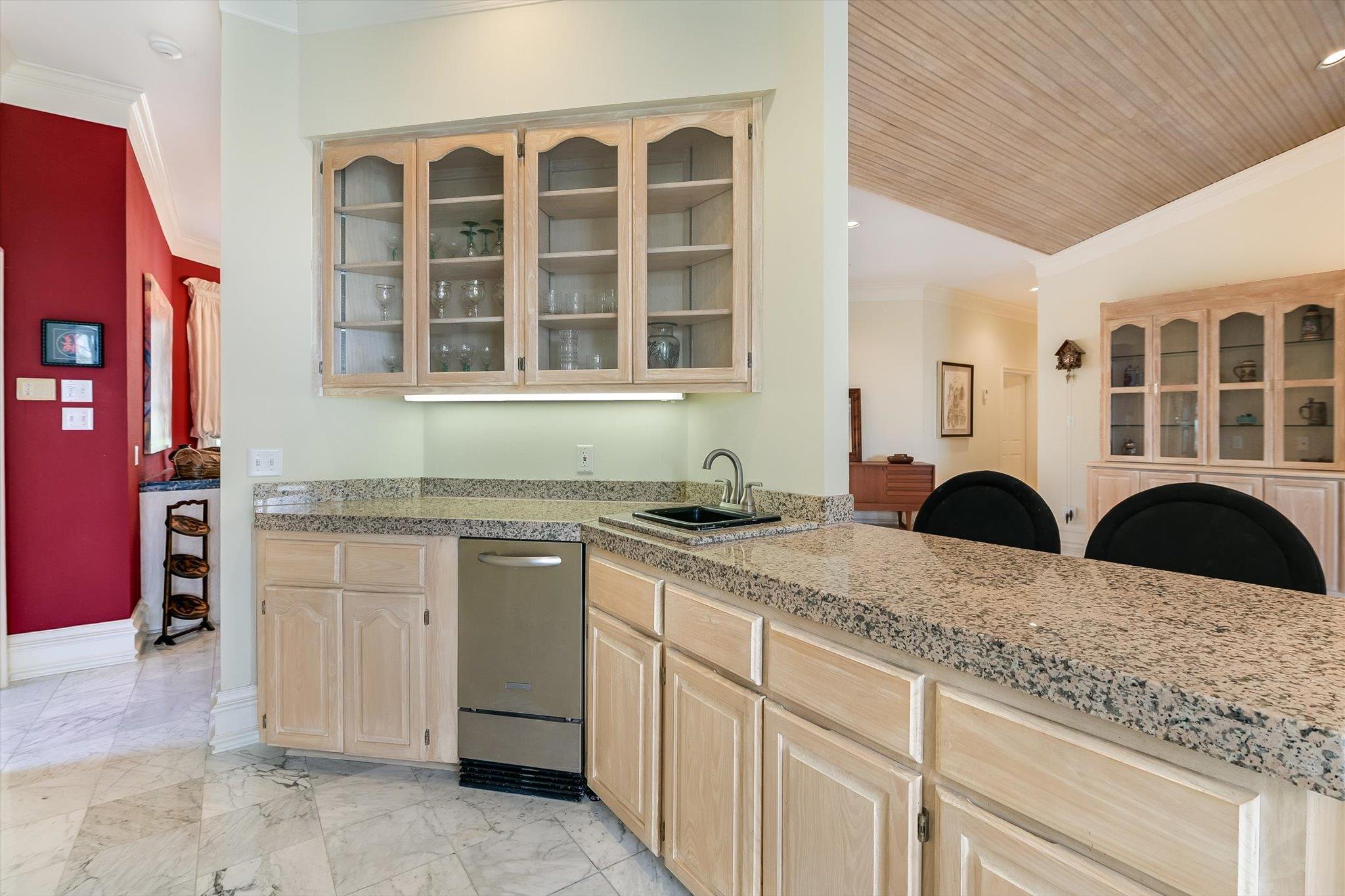 529 Buckeye Trl, West Lake Hills, TX 78746