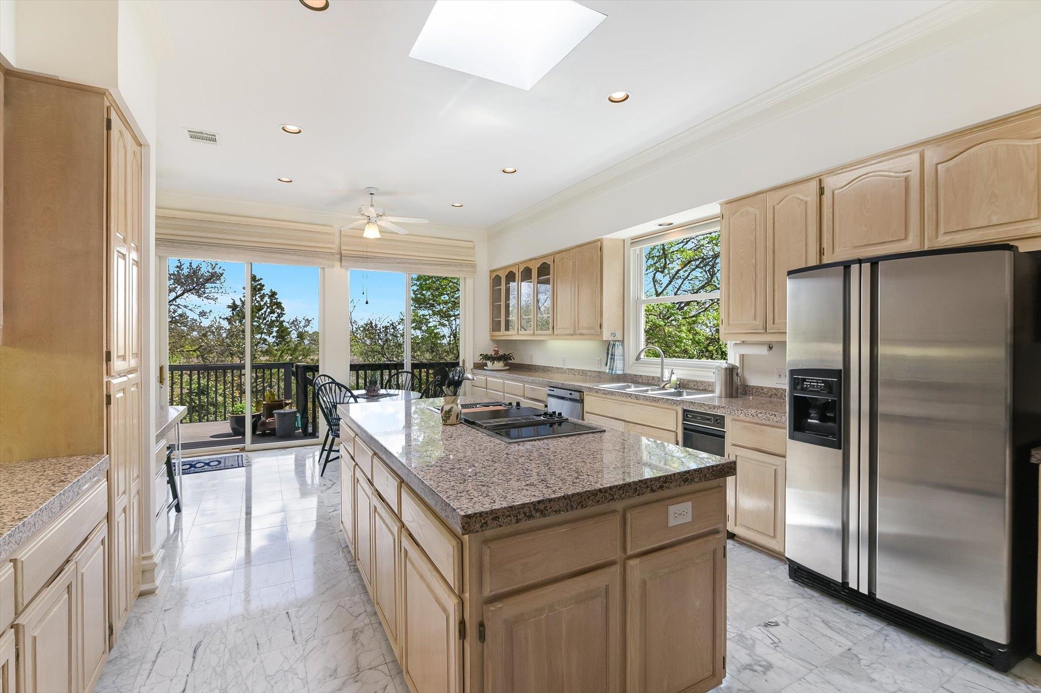 529 Buckeye Trl, West Lake Hills, TX 78746