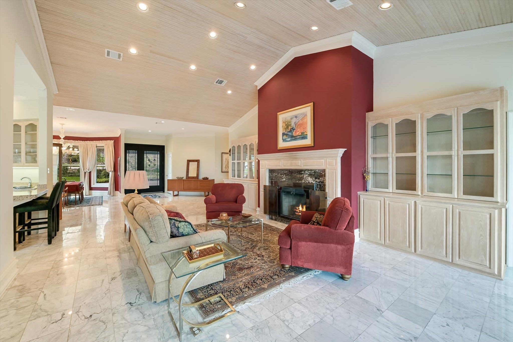 529 Buckeye Trl, West Lake Hills, TX 78746