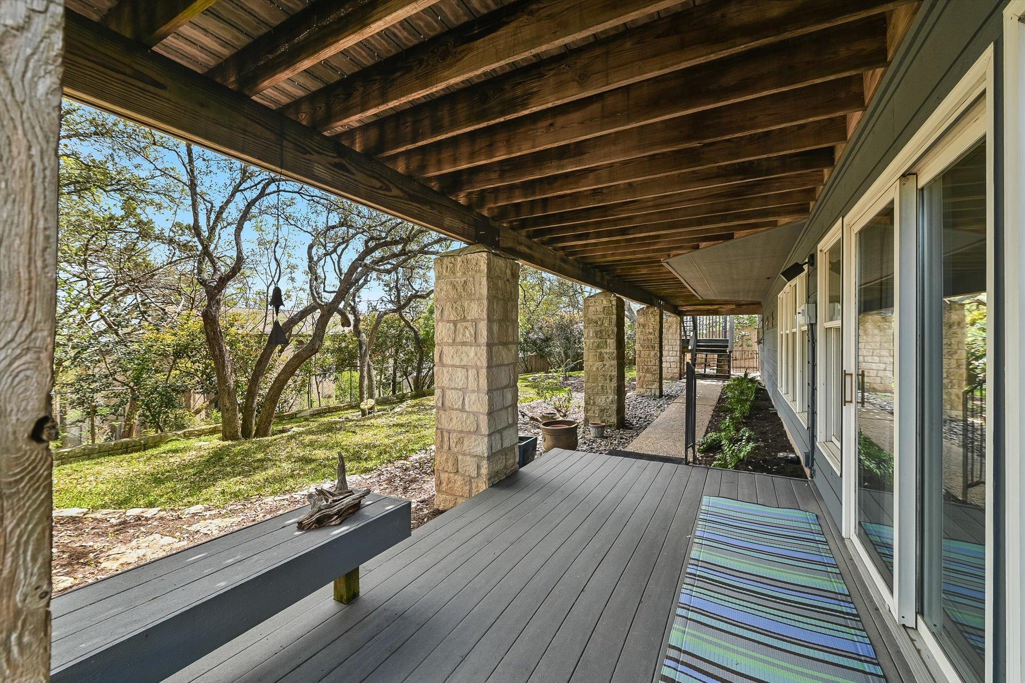 529 Buckeye Trl, West Lake Hills, TX 78746