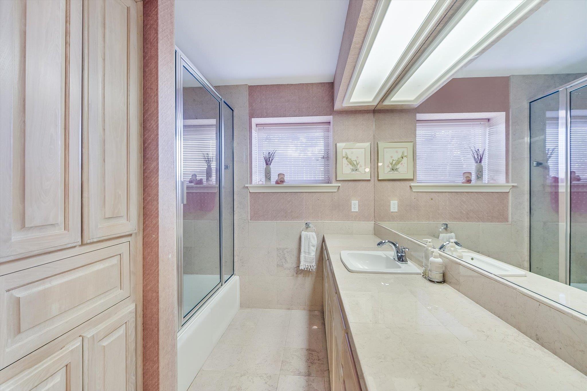 529 Buckeye Trl, West Lake Hills, TX 78746