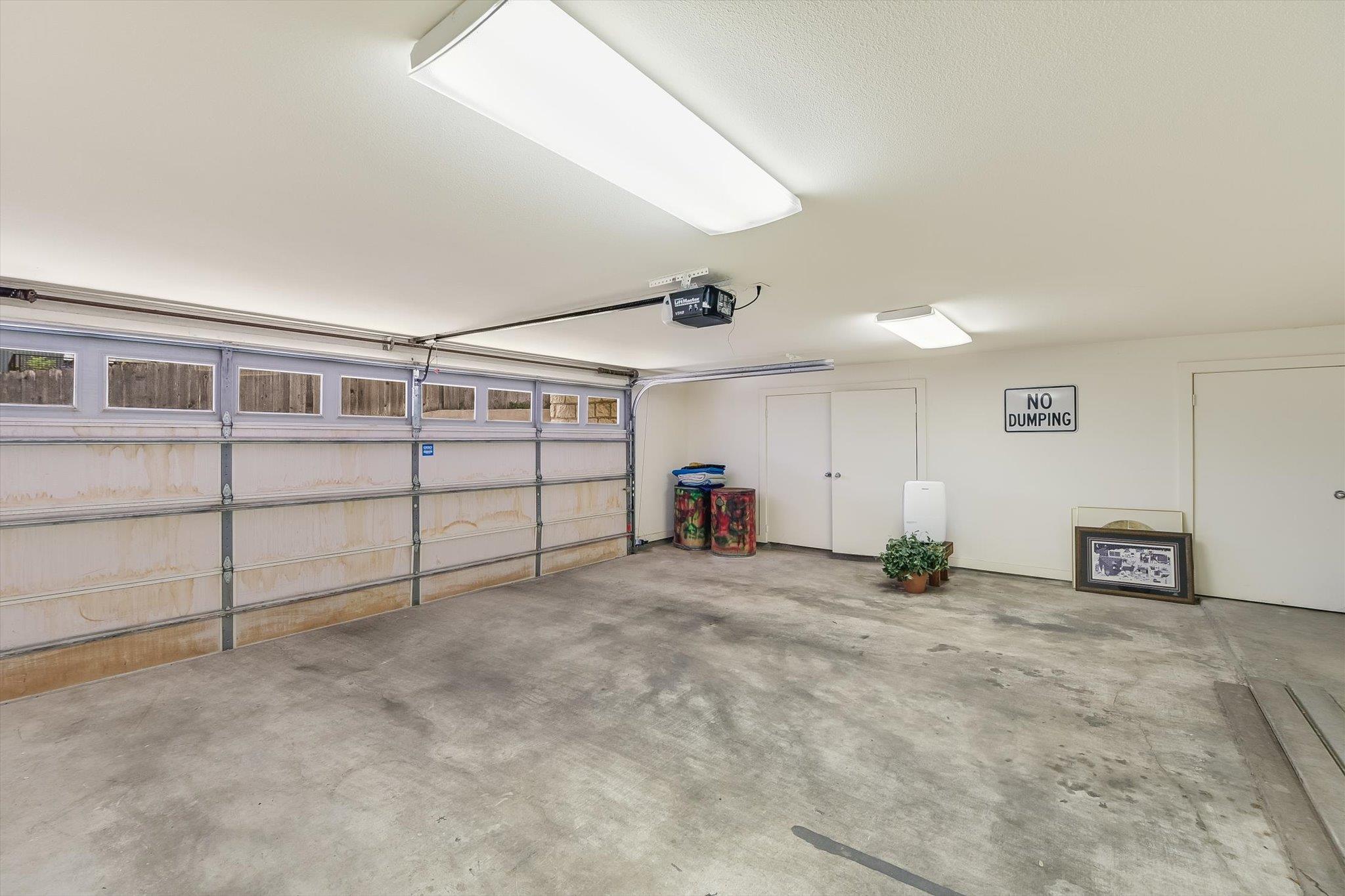 529 Buckeye Trl, West Lake Hills, TX 78746