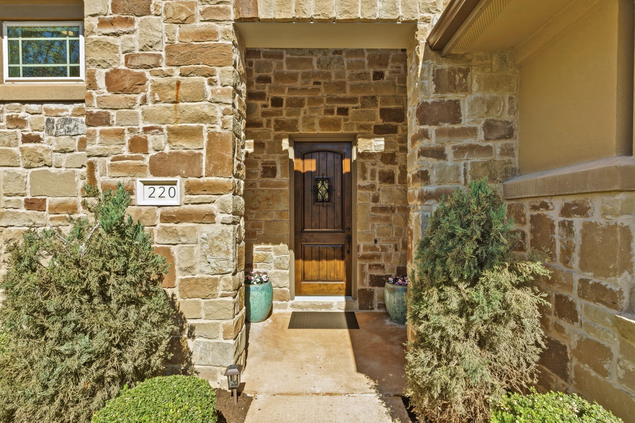 220 Tavish Trl, Lakeway, TX 78738