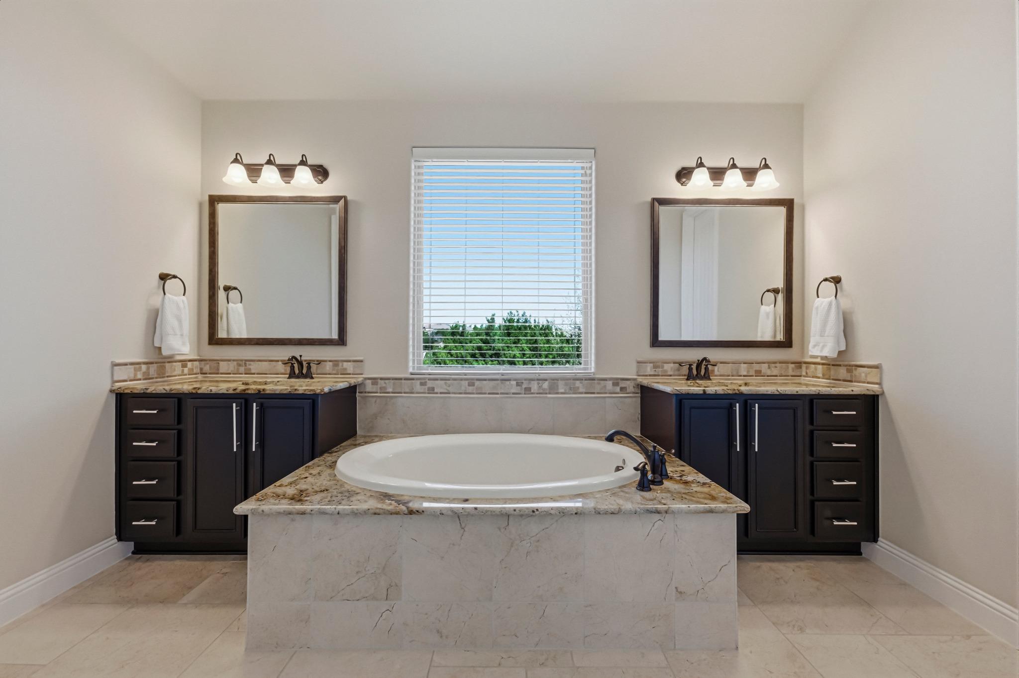 220 Tavish Trl, Lakeway, TX 78738